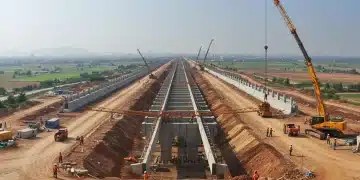 基础设施互联互通:中国建筑企业“一带一路”万亿美元机遇 宏伟的“一带一路”基础设施项目建设现场,展现中国建筑企业的全球影响力