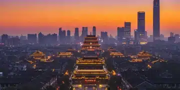 中国文化强国战略:2025文化产业发展新机遇 中国现代都市夜景,融合传统文化元素,象征文化强国战略下的繁荣景象。