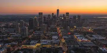 Skyline of a vibrant US city at sunset, representing high-growth real estate markets.